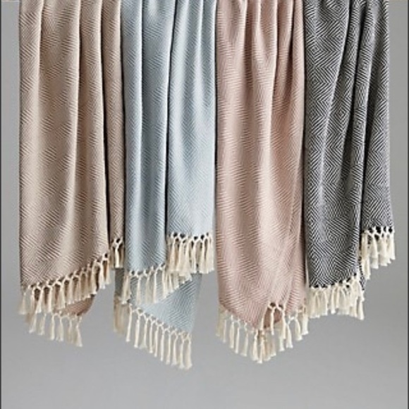 Hudson’s Bay NWT all season eco throw (Blush) - Picture 2 of 6